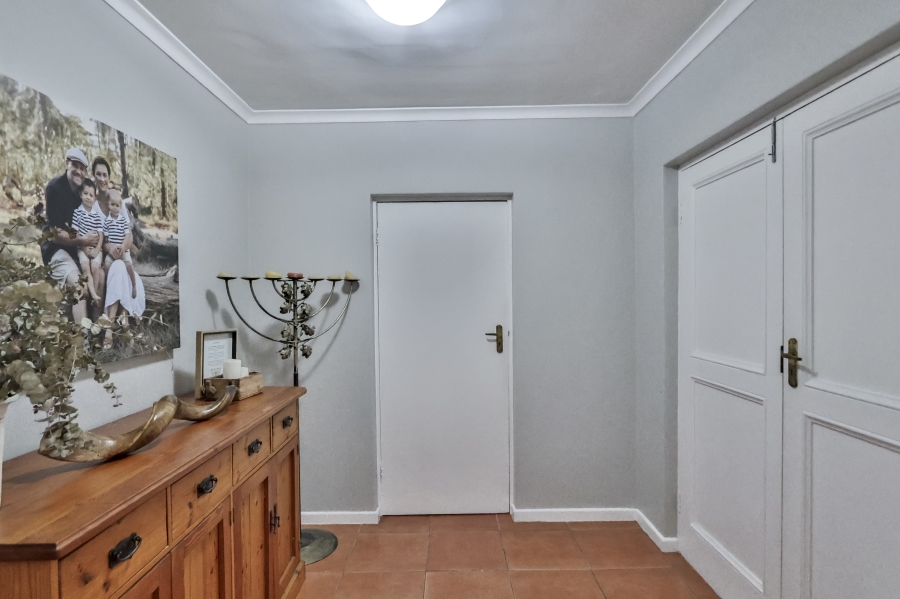 To Let 3 Bedroom Property for Rent in Somerset Ridge Western Cape